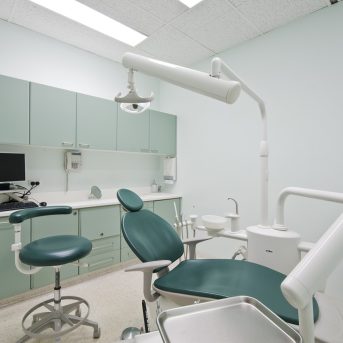 dentist, dental office, dentistry-2530983.jpg